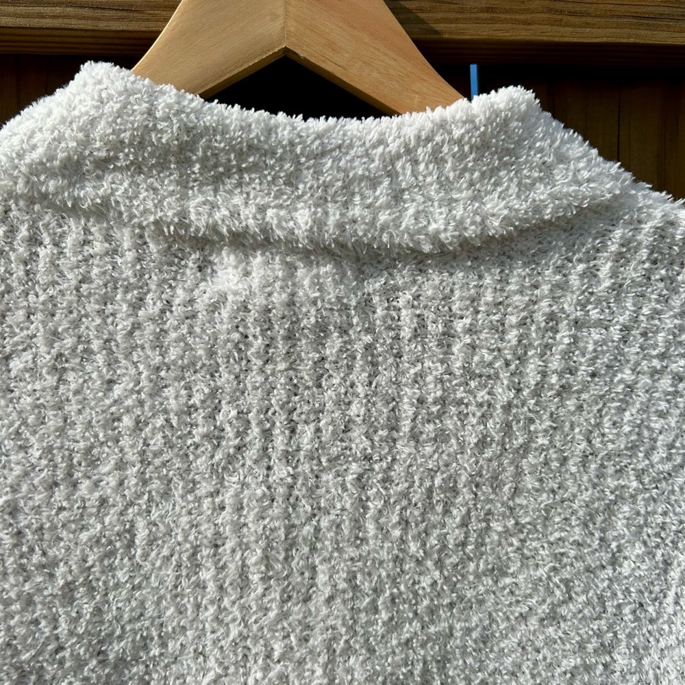 Olive + Oak Fuzzy Soft Knit Zip Neck White Sweater Sz. Small - Picture 7 of 7